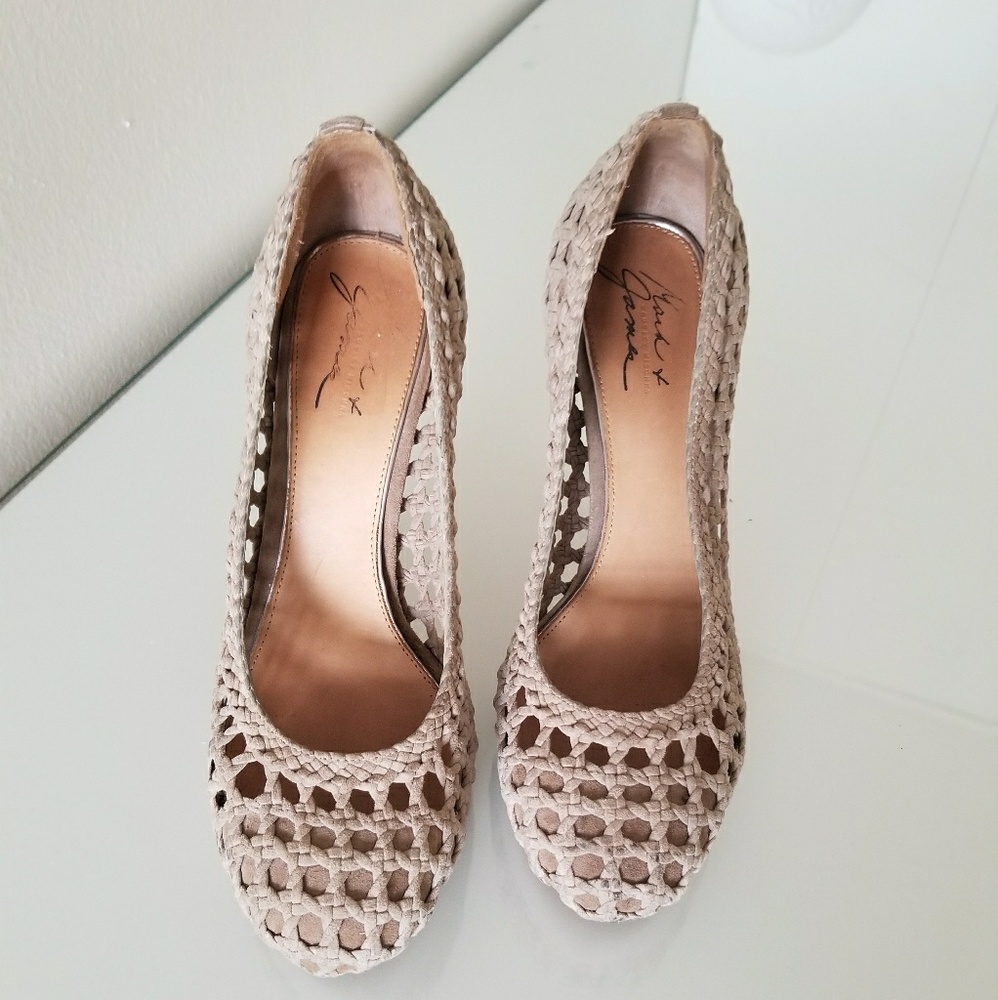 Badgley Mischka pumps